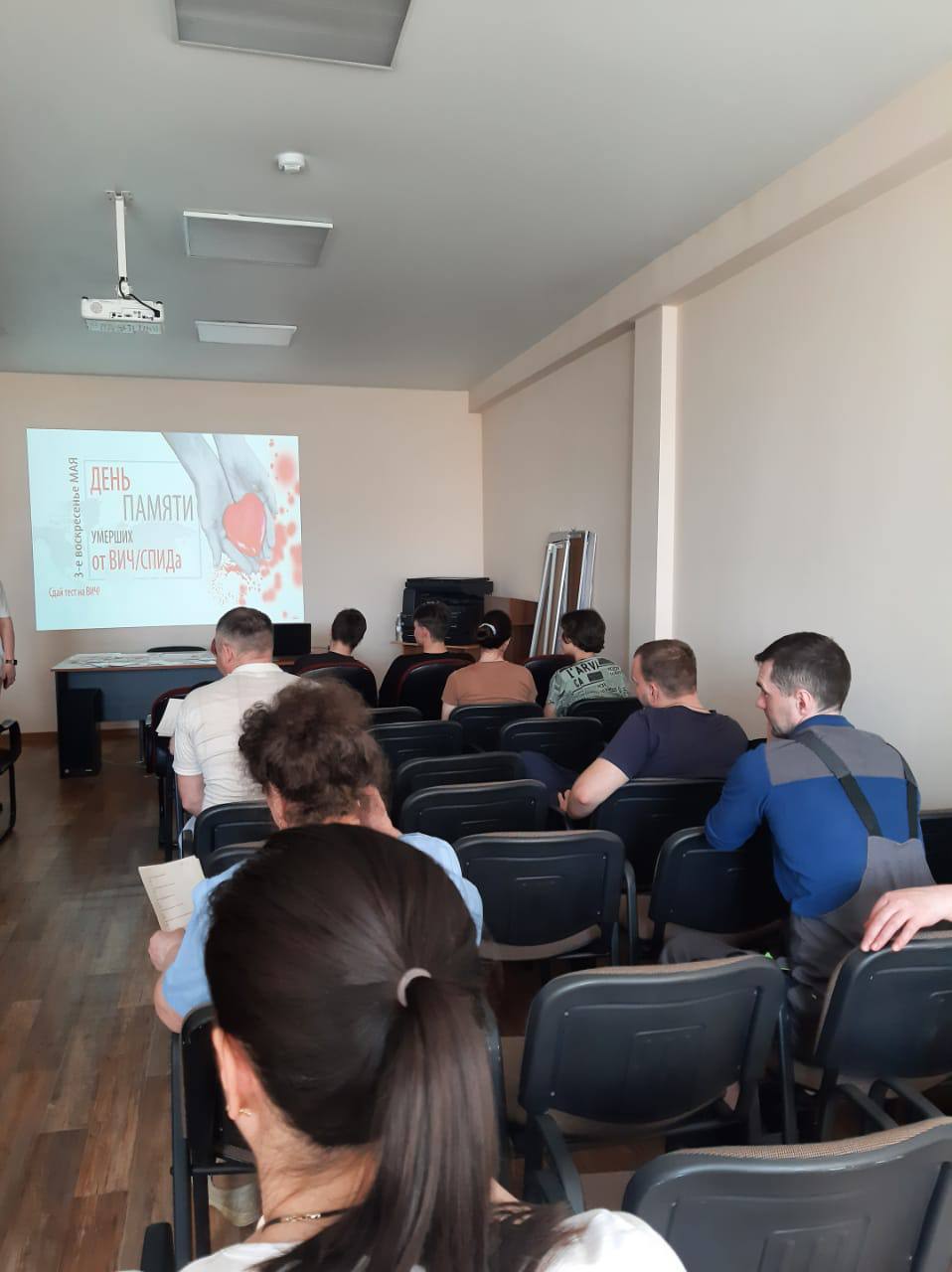 Cпециалисты Центра по борьбе со СПИД провели профилактическое мероприятие в Благовещенском молочном комбинате.